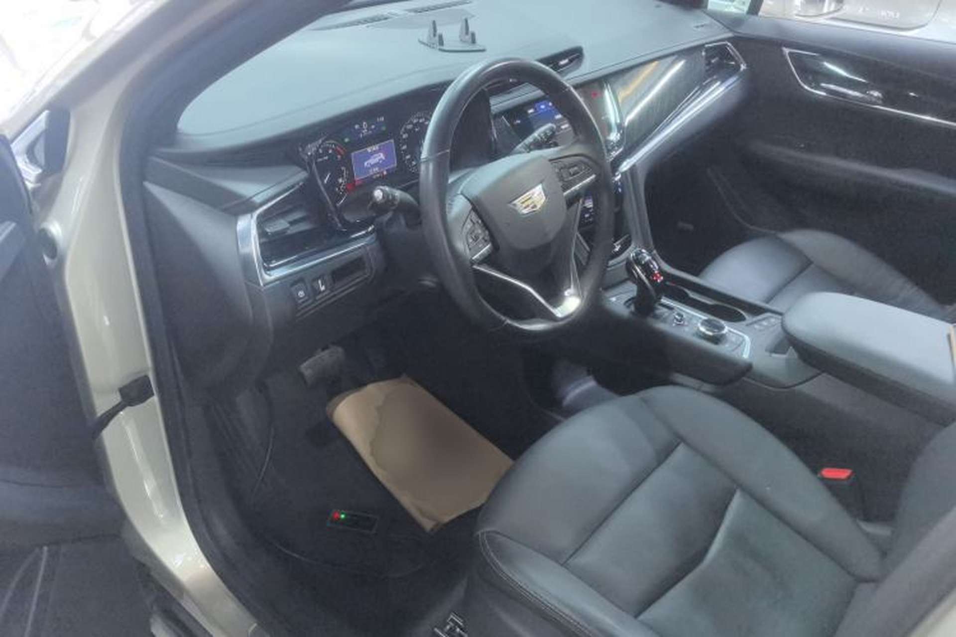 Used Cadillac XT6 2021 2.0T Six-Seater Four-Wheel-Drive Luxury Version Driver Seat