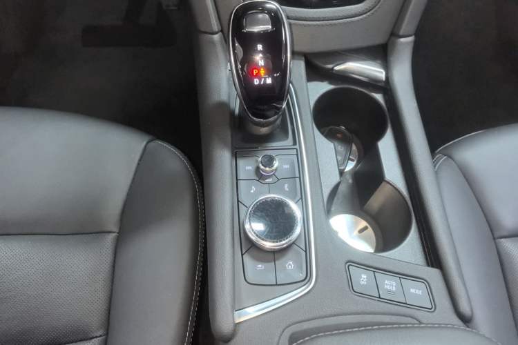 Used Cadillac XT6 2021 2.0T Six-Seater Four-Wheel-Drive Luxury Version Gear Lever