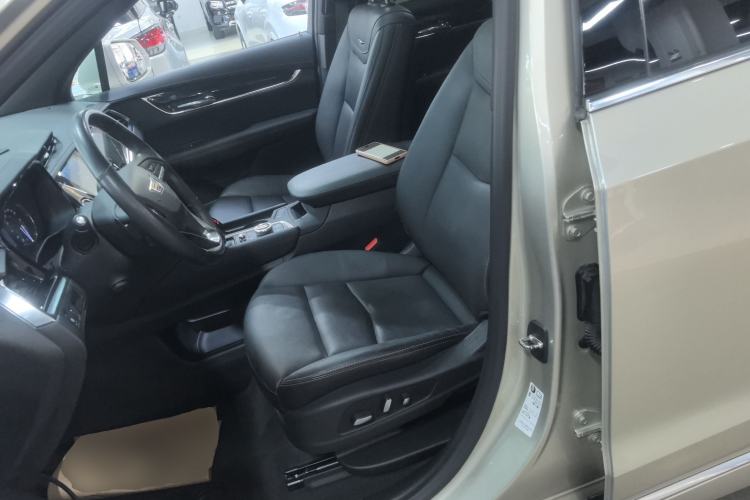 Used Cadillac XT6 2021 2.0T Six-Seater Four-Wheel-Drive Luxury Version Left Front Seat