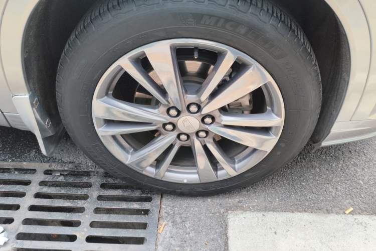 Used Cadillac XT6 2021 28T Six-Seater Luxury Version Right Front Wheel Hub