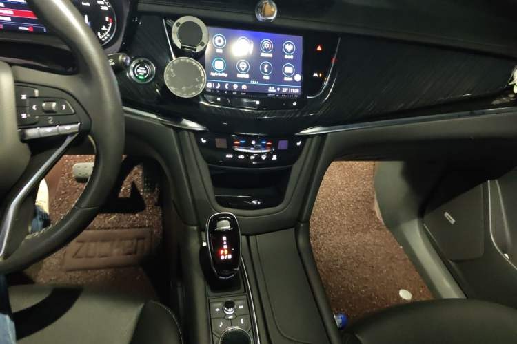 Used Cadillac XT6 2021 2.0T 6-Seater Two-Wheel Drive Luxury Version Audio And AC Panel