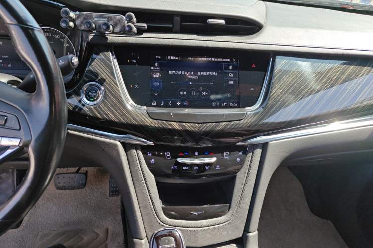 Used Cadillac XT6 2021 2.0T 7-Seater Four-Wheel Drive Luxury Version Audio And AC Panel