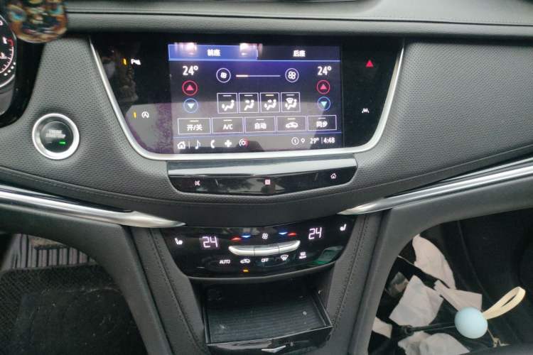 Used Cadillac XT6 2021 28T Six-Seater Four-Wheel-Drive Fashion Edition Audio And AC Panel