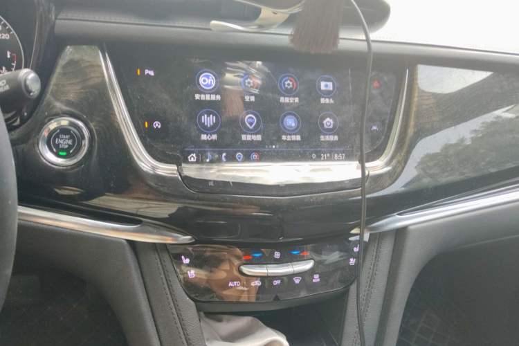 Used Cadillac XT6 2021 28T Six-Seater Four-Wheel-Drive Luxury Version Audio And AC Panel