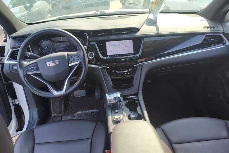 Used Cadillac XT6 2021 2.0T 7-Seater Two-Wheel-Drive Luxury Version Center Console