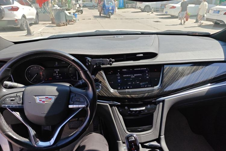 Used Cadillac XT6 2021 2.0T 7-Seater Four-Wheel Drive Luxury Version Center Console