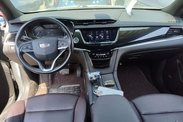 Used Cadillac XT6 2021 2.0T 7-Seater Two-Wheel-Drive Luxury Version Center Console
