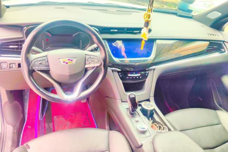 Used Cadillac XT6 2021 28T 7-Seater Four-Wheel Drive Luxury Version Center Console