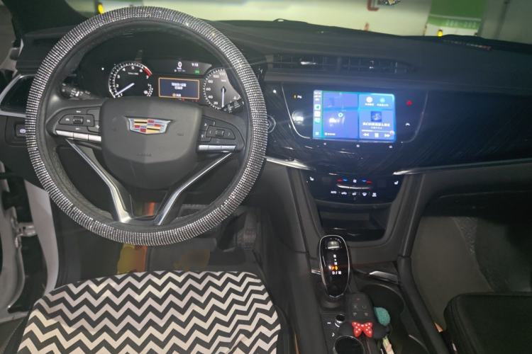 Used Cadillac XT6 2021 2.0T 7-Seater Two-Wheel-Drive Luxury Version Center Console
