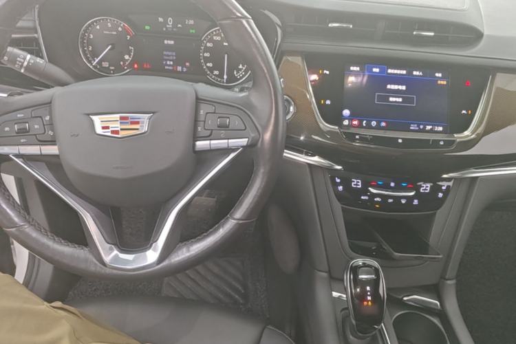 Used Cadillac XT6 2021 28T Six-Seater Four-Wheel-Drive Luxury Version Center Console