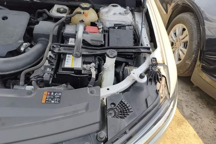 Used Cadillac XT6 2021 2.0T 7-Seater Two-Wheel-Drive Luxury Version Engine Bay Left