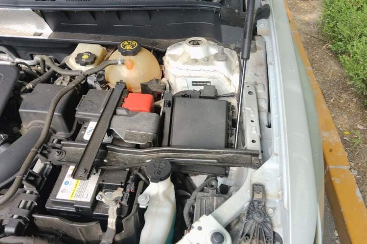 Used Cadillac XT6 2021 28T Six-Seater Four-Wheel-Drive Luxury Version Engine Bay Left