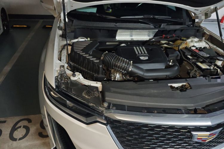 Used Cadillac XT6 2021 2.0T 6-Seater Two-Wheel Drive Luxury Version Engine Bay Right