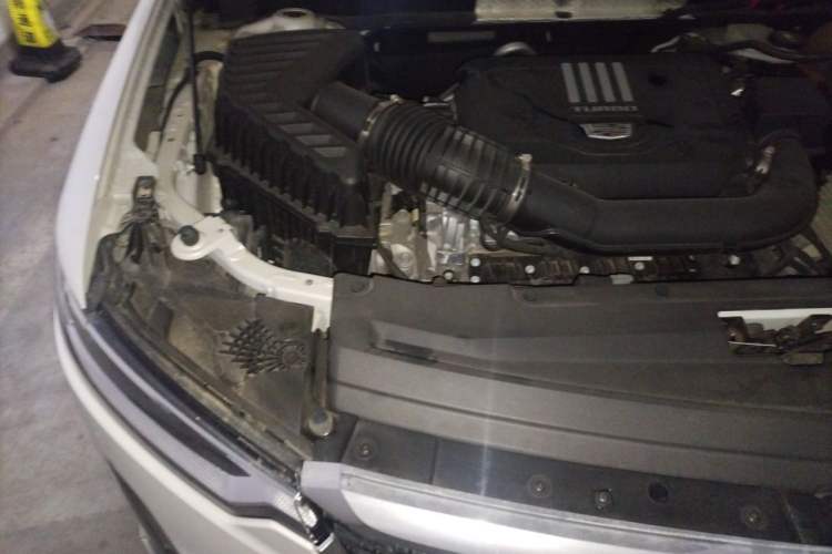 Used Cadillac XT6 2021 2.0T 6-Seater Two-Wheel Drive Luxury Version Engine Bay Right
