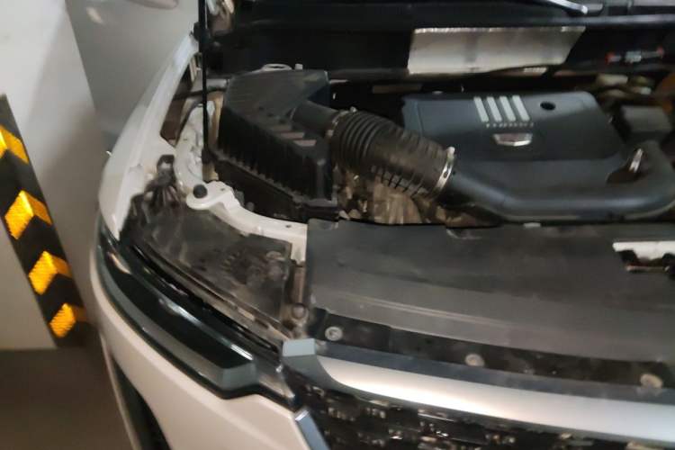 Used Cadillac XT6 2021 2.0T Six-Seater Four-Wheel-Drive Luxury Version Engine Bay Right