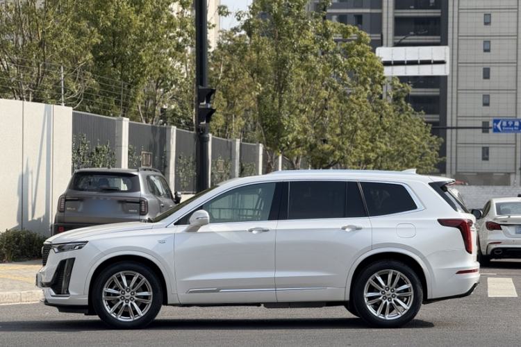 Used Cadillac XT6 2021 2.0T 7-Seater Two-Wheel-Drive Luxury Version Exterior 4