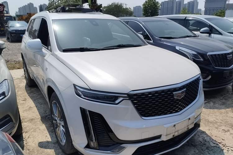 Used Cadillac XT6 2021 2.0T 7-Seater Two-Wheel-Drive Luxury Version Front Right 45 Deg