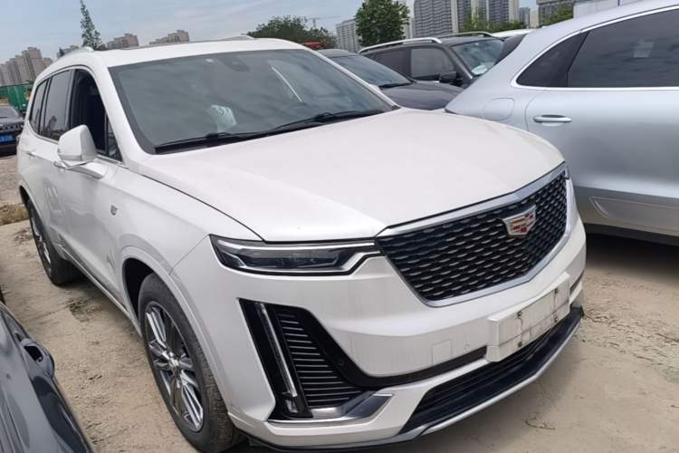 Used Cadillac XT6 2021 2.0T 7-Seater Two-Wheel-Drive Luxury Version Front Right 45 Deg