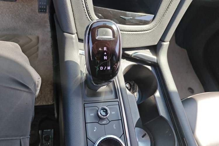Used Cadillac XT6 2021 2.0T 7-Seater Four-Wheel Drive Luxury Version Gear Lever