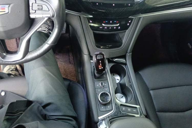 Used Cadillac XT6 2021 28T Six-Seater Four-Wheel-Drive Luxury Version Gear Lever