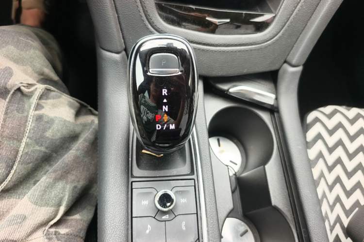 Used Cadillac XT6 2021 2.0T 7-Seater Two-Wheel-Drive Luxury Version Gear Lever