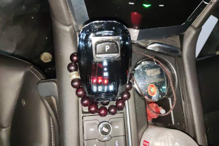 Used Cadillac XT6 2021 2.0T Six-Seater Four-Wheel-Drive Luxury Version Gear Lever