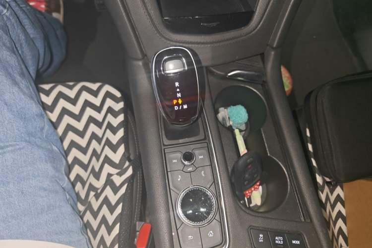 Used Cadillac XT6 2021 2.0T 7-Seater Two-Wheel-Drive Luxury Version Gear Lever