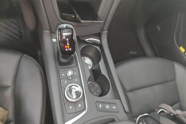 Used Cadillac XT6 2021 28T Six-Seater Four-Wheel-Drive Luxury Version Gear Lever