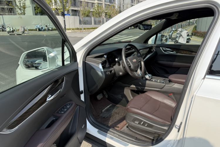 Used Cadillac XT6 2021 2.0T 7-Seater Two-Wheel-Drive Luxury Version Interior 12