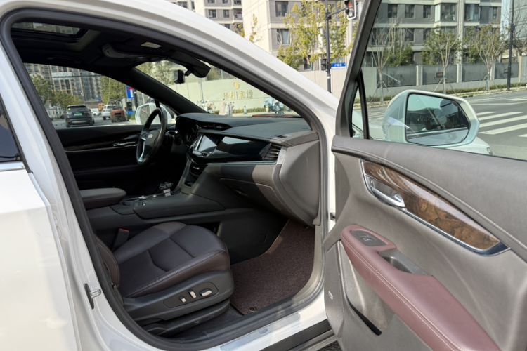 Used Cadillac XT6 2021 2.0T 7-Seater Two-Wheel-Drive Luxury Version Interior 3