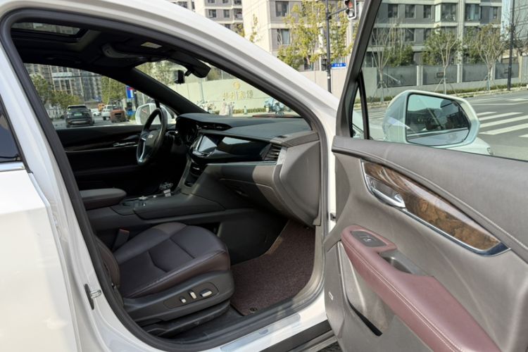Used Cadillac XT6 2021 2.0T 7-Seater Two-Wheel-Drive Luxury Version Interior 9