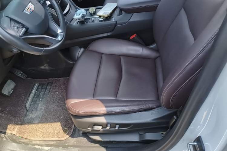 Used Cadillac XT6 2021 2.0T 7-Seater Two-Wheel-Drive Luxury Version Left Front Seat
