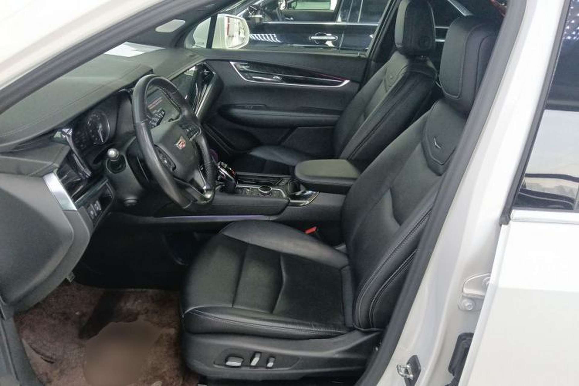 Used Cadillac XT6 2021 28T Six-Seater Four-Wheel-Drive Luxury Version Left Front Seat