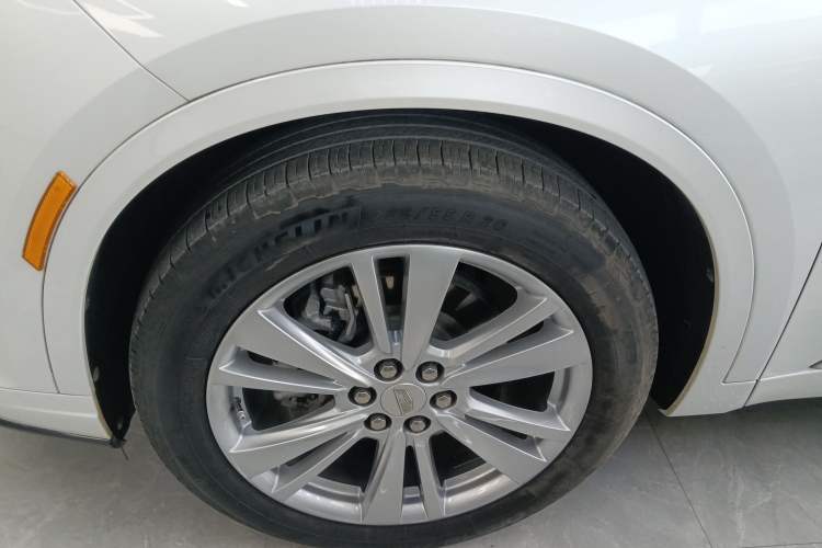 Used Cadillac XT6 2021 28T Six-Seater Four-Wheel-Drive Luxury Version Left Front Wheel Hub