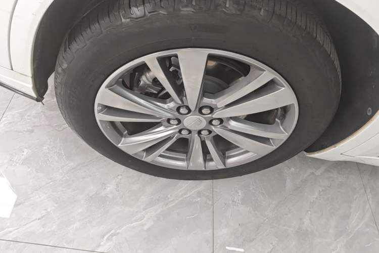 Used Cadillac XT6 2021 28T Six-Seater Four-Wheel-Drive Luxury Version Left Front Wheel Hub