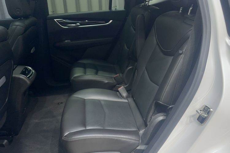 Used Cadillac XT6 2021 28T Six-Seater Four-Wheel-Drive Luxury Version Left Rear Seat