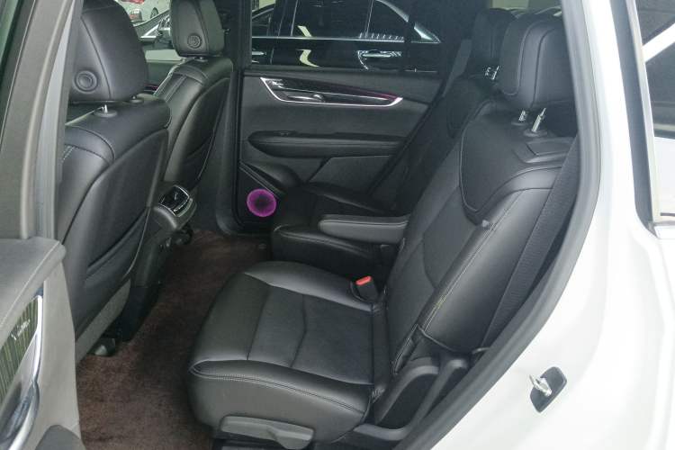 Used Cadillac XT6 2021 28T Six-Seater Four-Wheel-Drive Luxury Version Left Rear Seat
