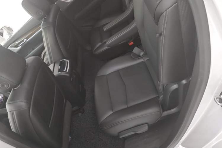 Used Cadillac XT6 2021 28T Six-Seater Four-Wheel-Drive Luxury Version Left Rear Seat