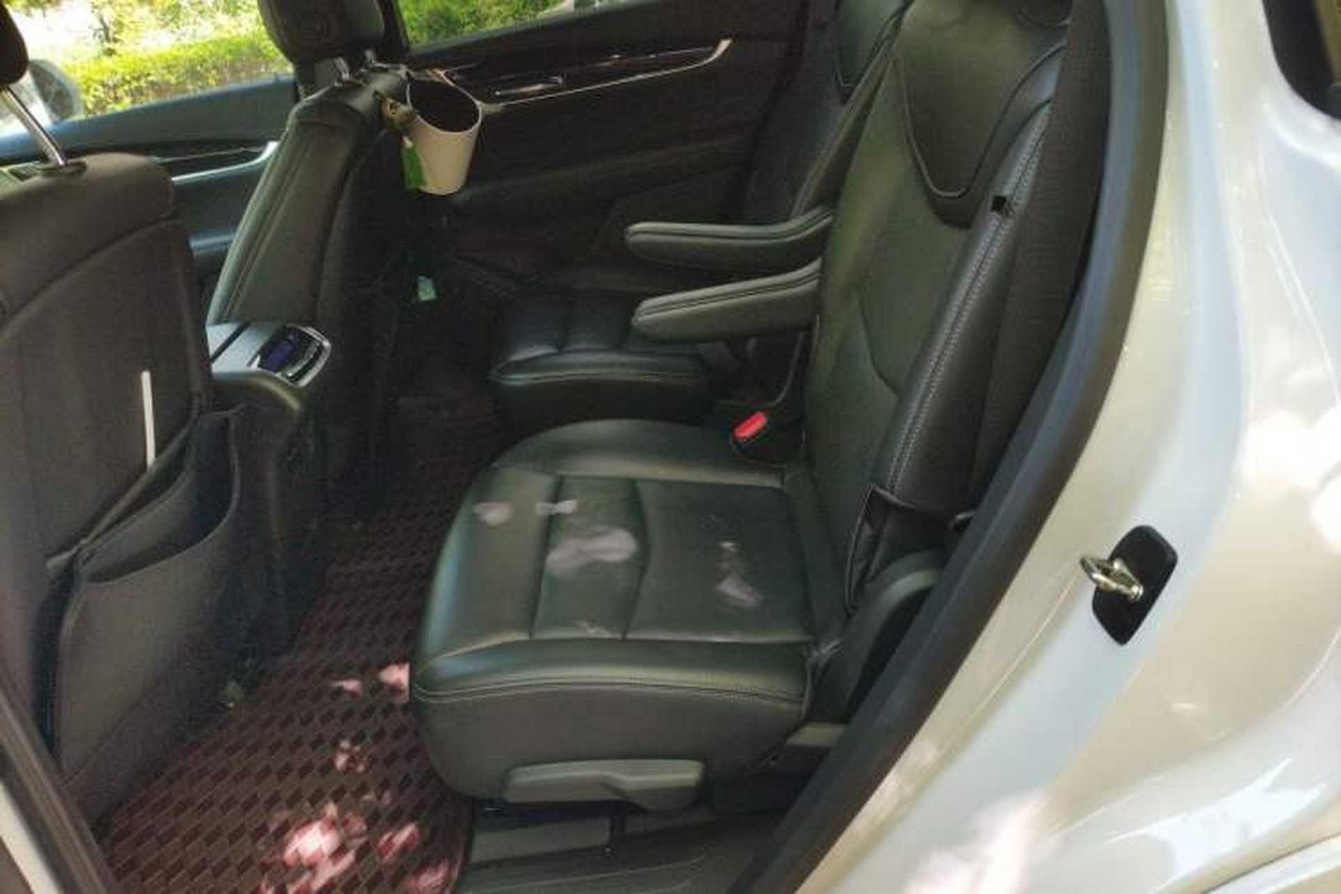 Used Cadillac XT6 2021 2.0T Six-Seater Four-Wheel-Drive Luxury Version Left Rear Seat