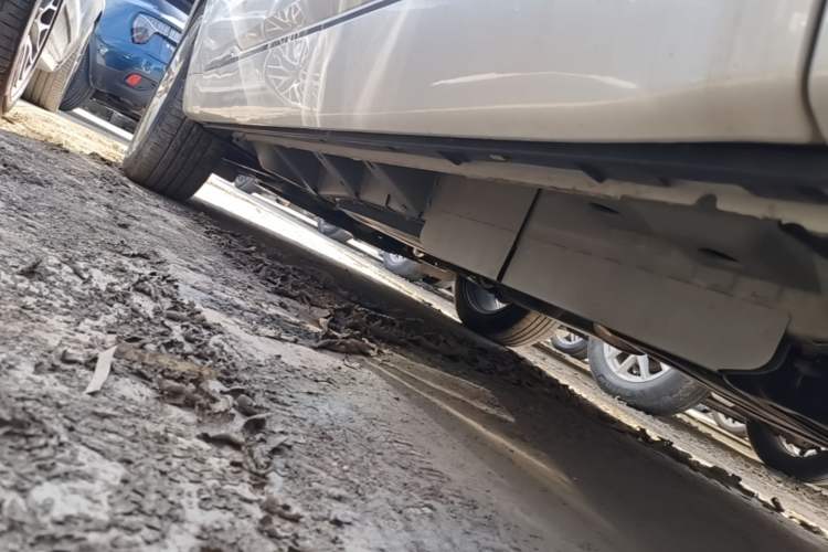 Used Cadillac XT6 2021 2.0T 7-Seater Two-Wheel-Drive Luxury Version Left Side Sill