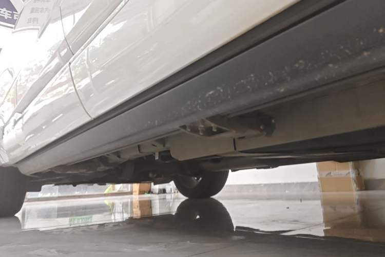 Used Cadillac XT6 2021 28T Six-Seater Four-Wheel-Drive Luxury Version Left Side Sill