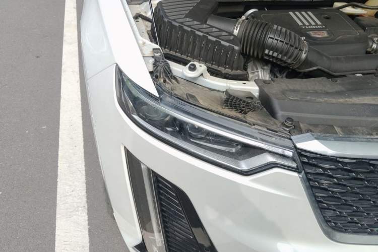 Used Cadillac XT6 2021 28T Six-Seater Four-Wheel-Drive Luxury Version Right Front Headlight