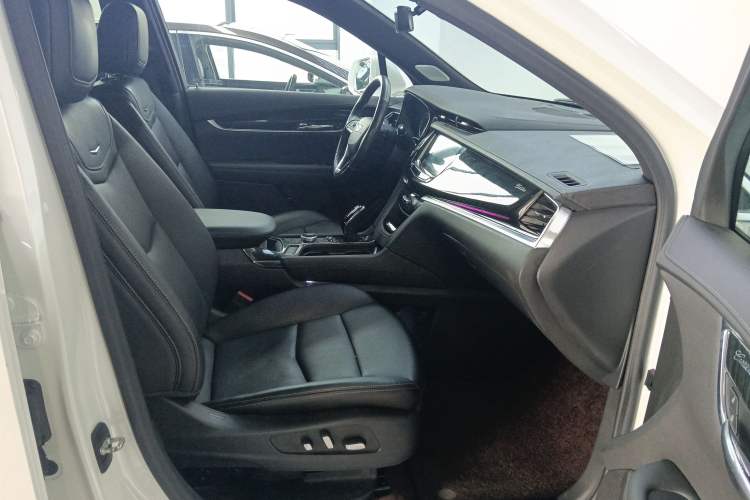 Used Cadillac XT6 2021 28T Six-Seater Four-Wheel-Drive Luxury Version Right Front Seat