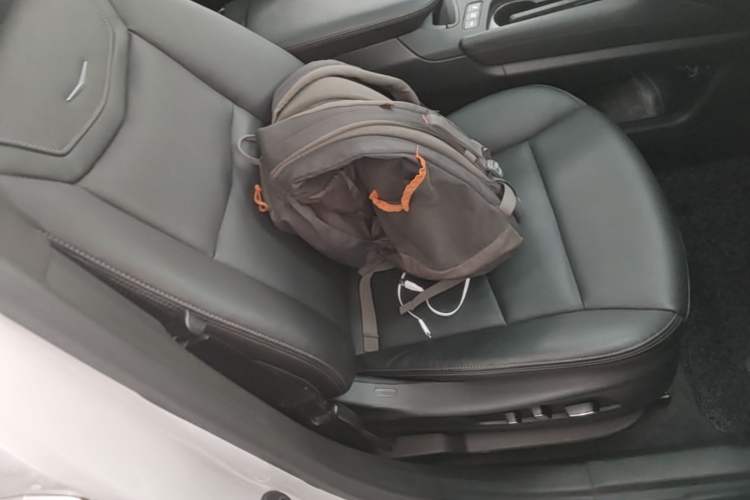 Used Cadillac XT6 2021 28T Six-Seater Four-Wheel-Drive Luxury Version Right Front Seat