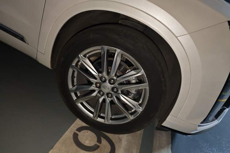 Used Cadillac XT6 2021 2.0T 6-Seater Two-Wheel Drive Luxury Version Right Front Wheel Hub