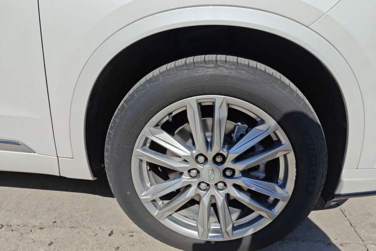 Used Cadillac XT6 2021 2.0T 7-Seater Four-Wheel Drive Luxury Version Right Front Wheel Hub