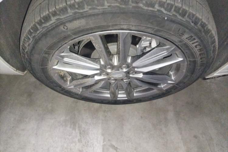 Used Cadillac XT6 2021 2.0T 6-Seater Two-Wheel Drive Luxury Version Right Front Wheel Hub