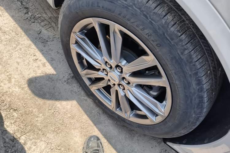 Used Cadillac XT6 2021 2.0T 7-Seater Two-Wheel-Drive Luxury Version Right Front Wheel Hub