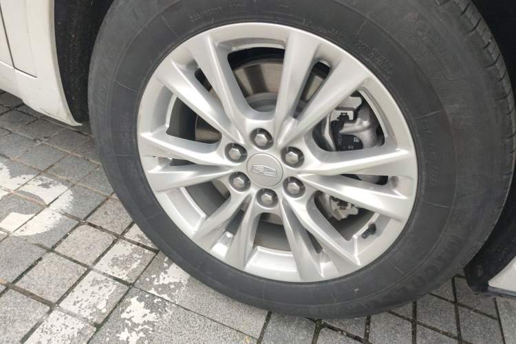 Used Cadillac XT6 2021 28T Six-Seater Four-Wheel-Drive Fashion Edition Right Front Wheel Hub