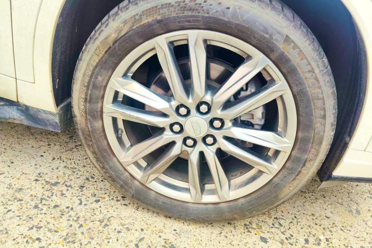 Used Cadillac XT6 2021 28T 7-Seater Four-Wheel Drive Luxury Version Right Front Wheel Hub